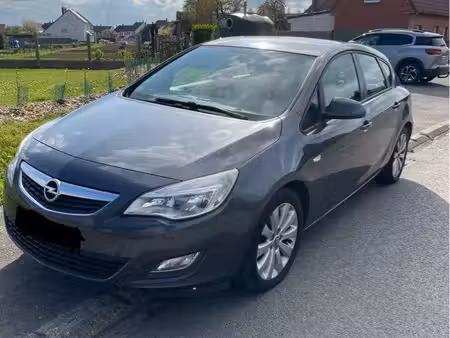 Opel Astra 1.2 95