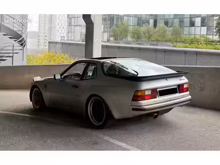 Porsche 944 