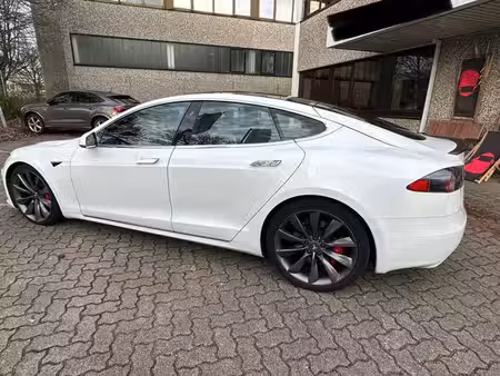 Tesla Model S Performance Ludicrous 700 4x4