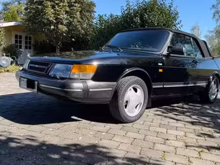 Saab 900