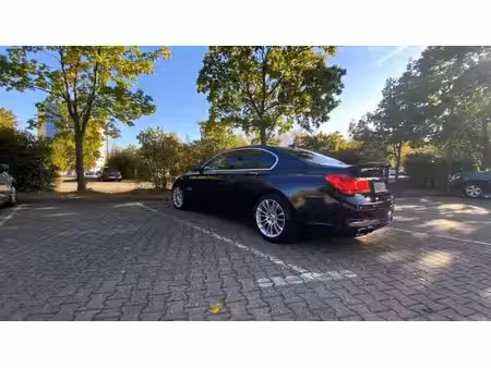 BMW Série 7 750i V8 4.4 407