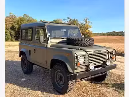 Land Rover Defender 