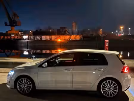Volkswagen Golf GTI 2.0 TSI 220