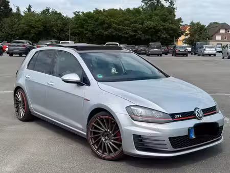 Volkswagen Golf GTI 2.0 TSI 220