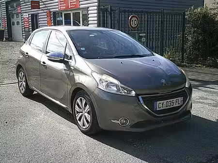 Peugeot 208 1.6 HDi 92 Feline