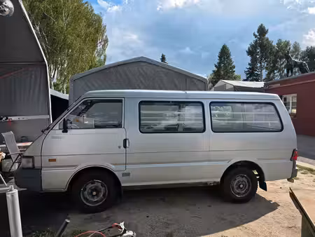 Kia Besta 2.5 48