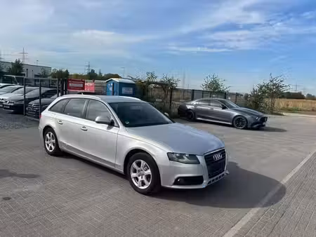 Audi A4 2.0 TDI 143 Attraction
