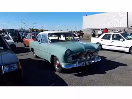 Simca Vedette 2.4