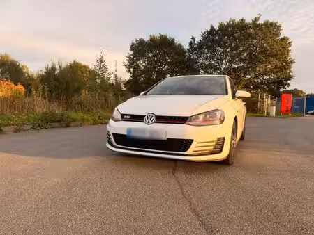 Volkswagen Golf GTI 2.0 TSI 220