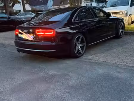 Audi A8 V8 4.2 FSI quattro
