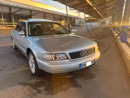Audi A8 V8 3.7 230