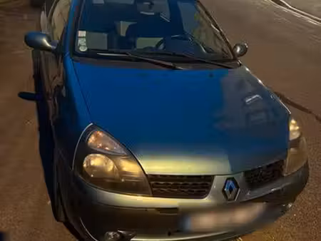 Renault Clio 75