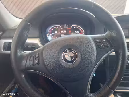 BMW Série 3 330d 3.0 231