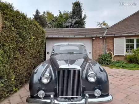 Bentley S1 
