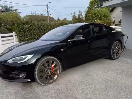 Tesla Model S 