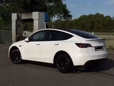 Tesla Model Y 275