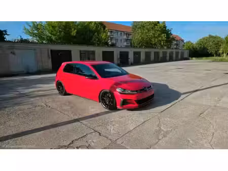 Volkswagen Golf GTI 2.0 TSI Performance