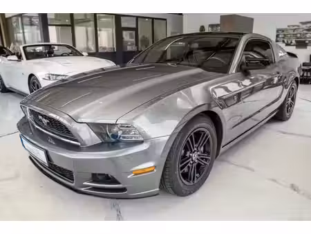 Ford Mustang Fastback V6 3.7