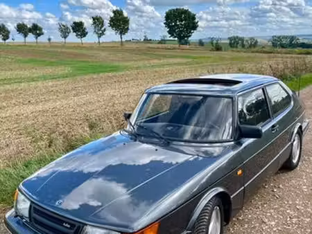 Saab 900 
