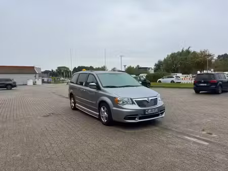 Lancia Voyager 2.8 177