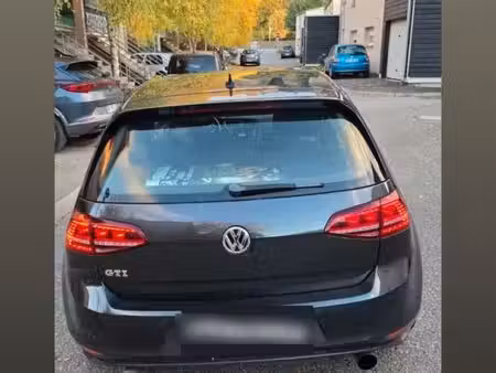 Volkswagen Golf GTI 2.0 TSI 220