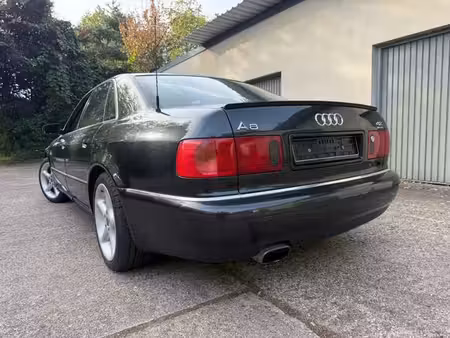 Audi A8 V8 4.2 310 quattro