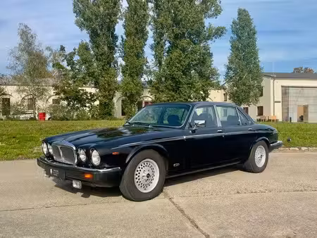 Daimler Double Six 