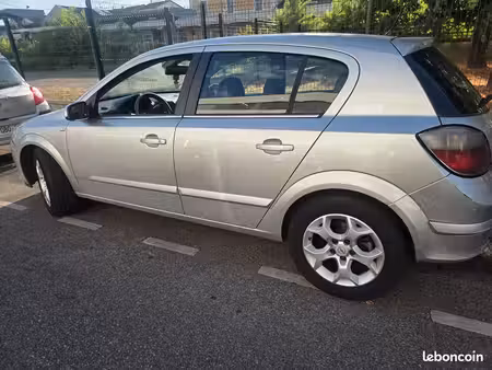 Opel Astra 1.2 90