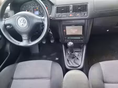 Volkswagen Golf 1.6 105