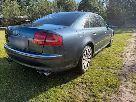 Audi A8 V8 4.2 335 quattro