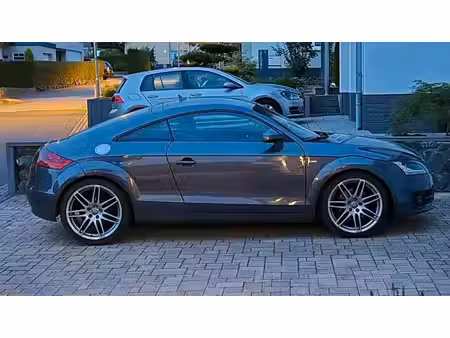 Audi TT 2.0 TFSI 200 S line
