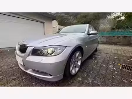 BMW Série 3 330i 3.0 258 Luxe