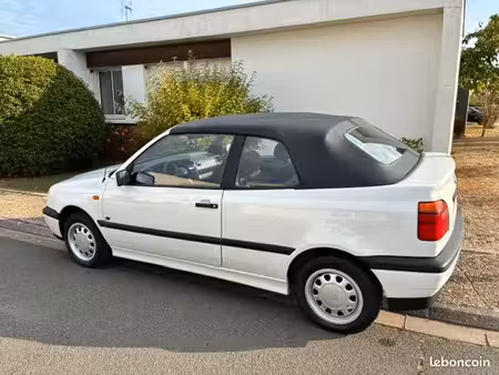 Volkswagen Golf 1.8 90