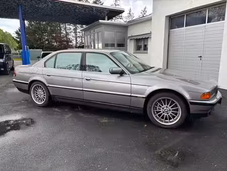 BMW Série 7 750i V8 5.4 326