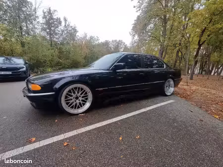 BMW Série 7 735i 3.5 236