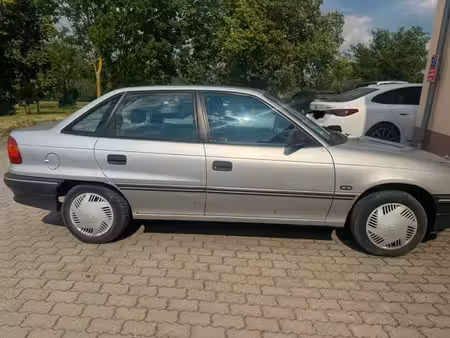 Opel Astra 1.6 75