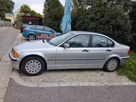 BMW Série 3 318i 1.9 118