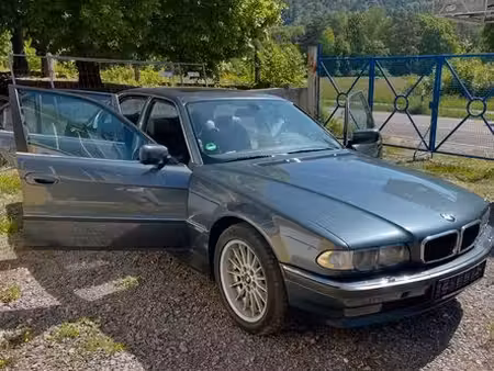 BMW Série 7 735i 3.5 238