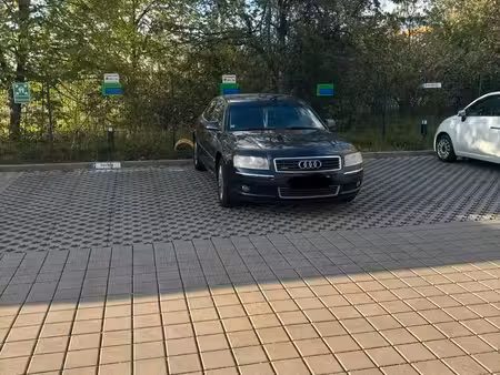 Audi A8 quattro