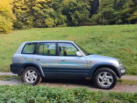 Toyota RAV4 2.0 128