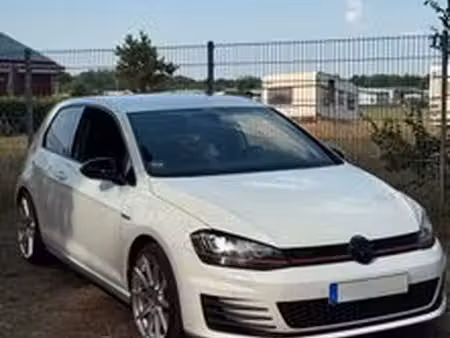Volkswagen Golf GTI 2.0 TSI 220