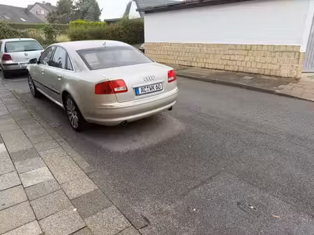 Audi A8 V8 4.2 FSI quattro