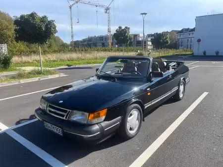 Saab 900