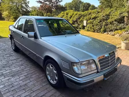 Mercedes-Benz Classe E E 300 136