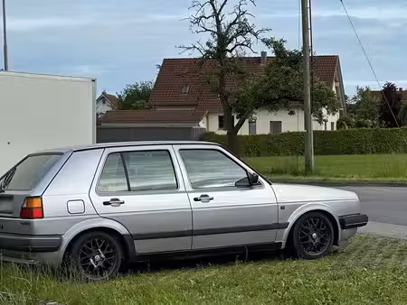 Volkswagen Golf 1.8 90