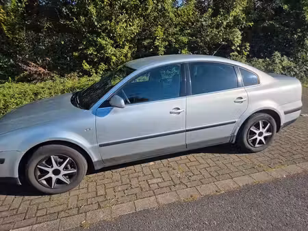 Volkswagen Passat 1.6 102 Base
