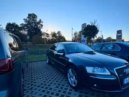 Audi A8 V8 4.2 FSI 350 Avus quattro