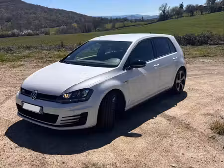 Volkswagen Golf GTI 2.0 TSI 220