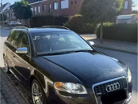 Audi A4 V6 3.2 quattro