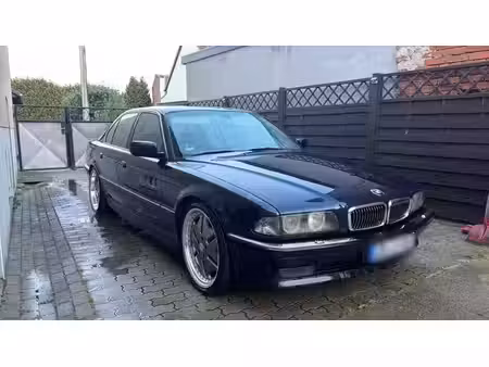 BMW Série 7 740i V8 4.4 286